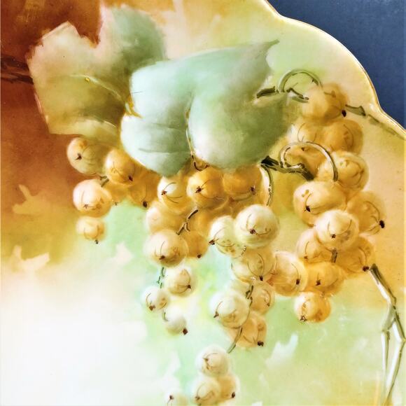 Antique Hohenzollern Hand-Painted Plate 8.5" Germany white grapes vines scallop - Picture 2 of 4